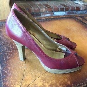 Red peep toe platform pumps, sz 9, By SM New York